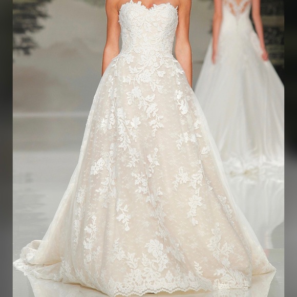 Pronovias Sweetheart Neckline Bridal Gown Sz 16